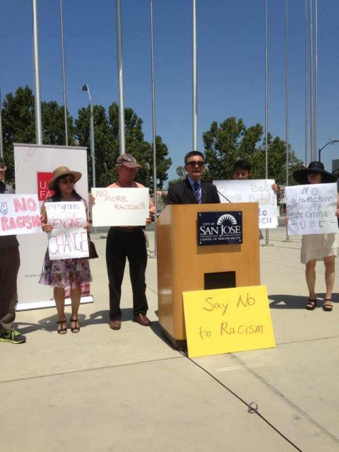 7月29日民选官员社区团体组织和民众在圣荷西市府广场举行抗议活动要求FOX News解雇Bob Beckel