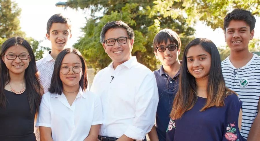 成功挑战施瓦辛格的人：一场将鼓舞华裔青少年的竞选