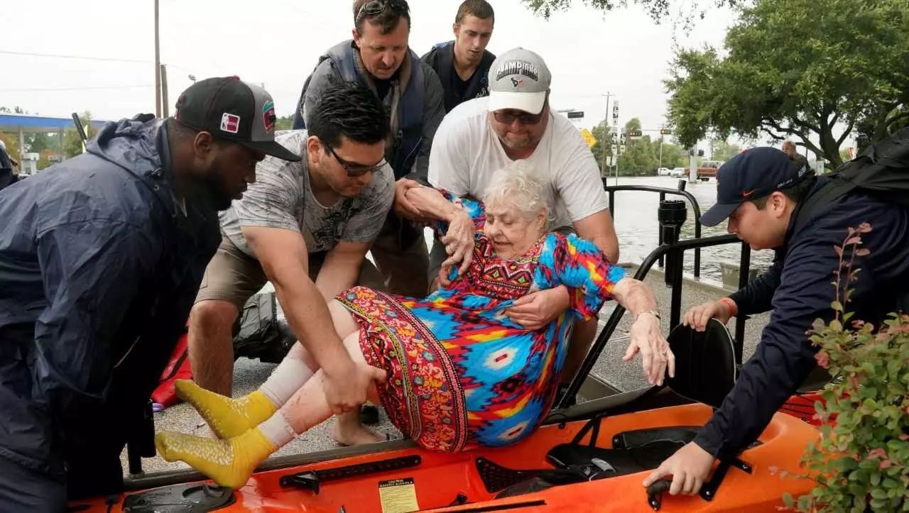 紧急：德州超级大洪水，华人加入自救队伍，附联络名单