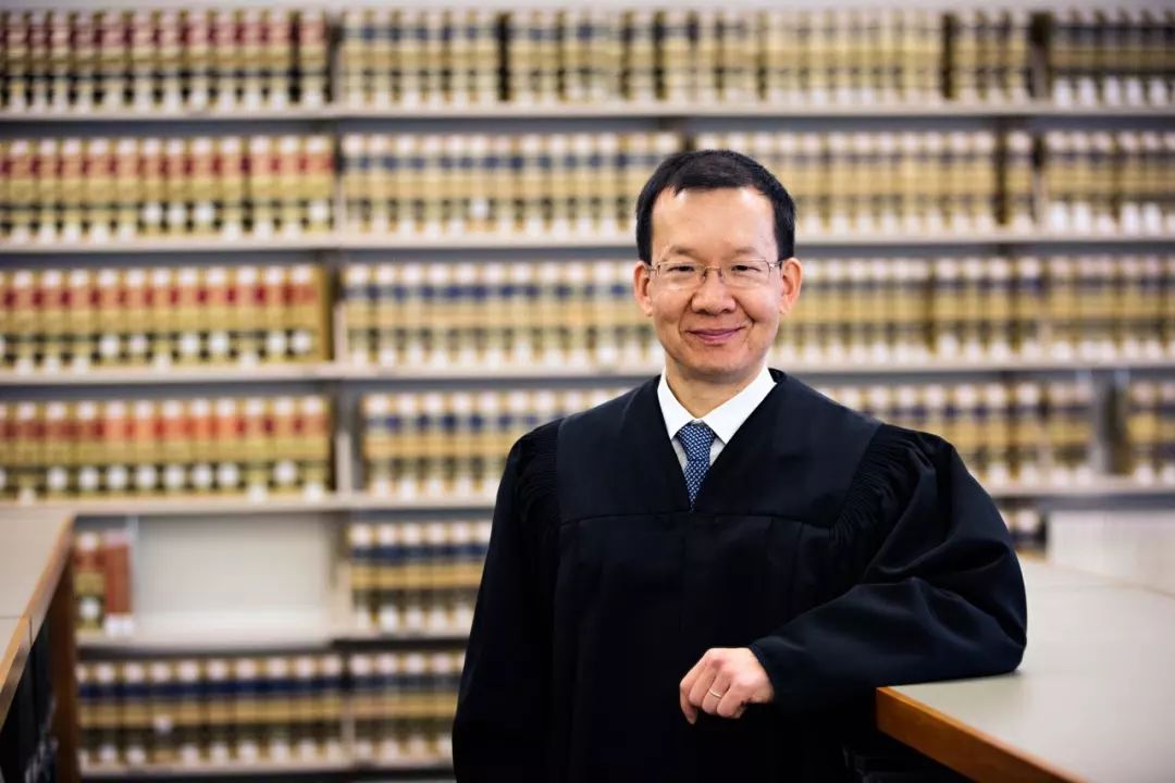 美国司法系统与一位华裔二代的法官之路