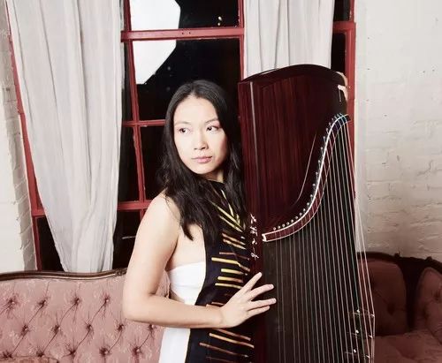 古筝弹唱作曲，华裔音乐家吴非的即兴人生