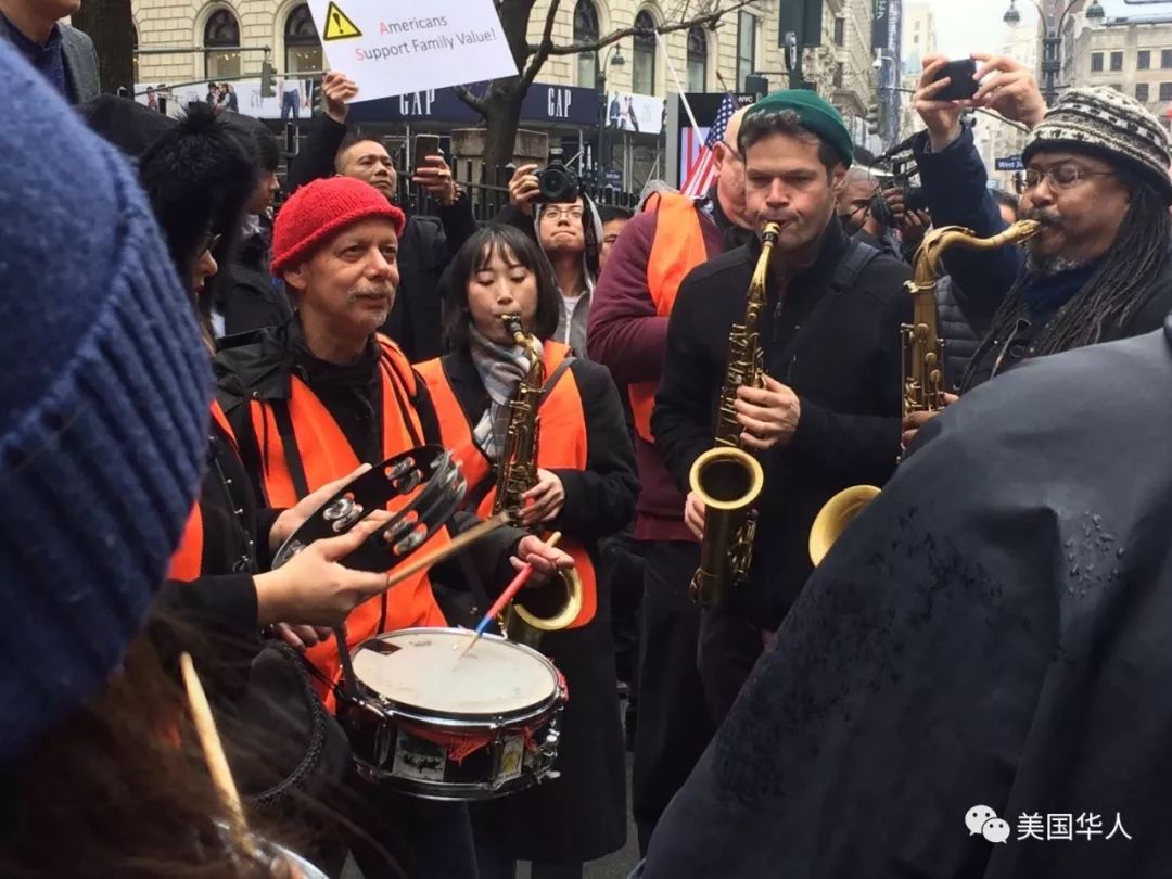 华人成功发起大集会！纽约各族裔协力抗议反移民恶法