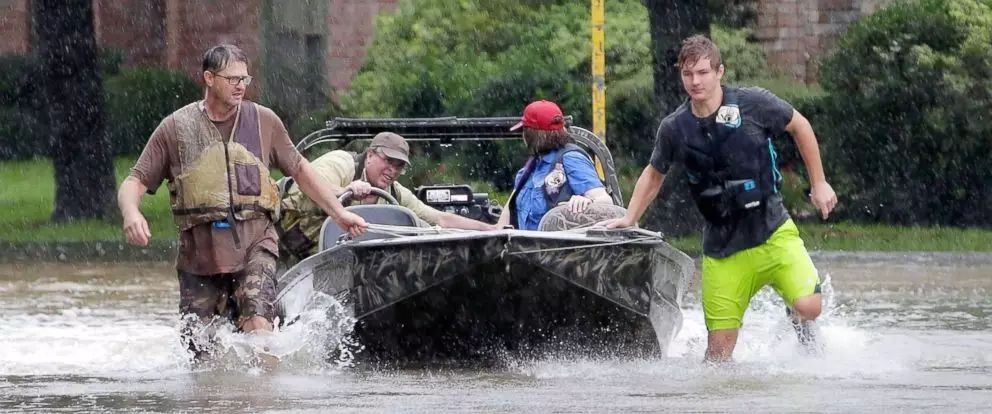 紧急：德州超级大洪水，华人加入自救队伍，附联络名单