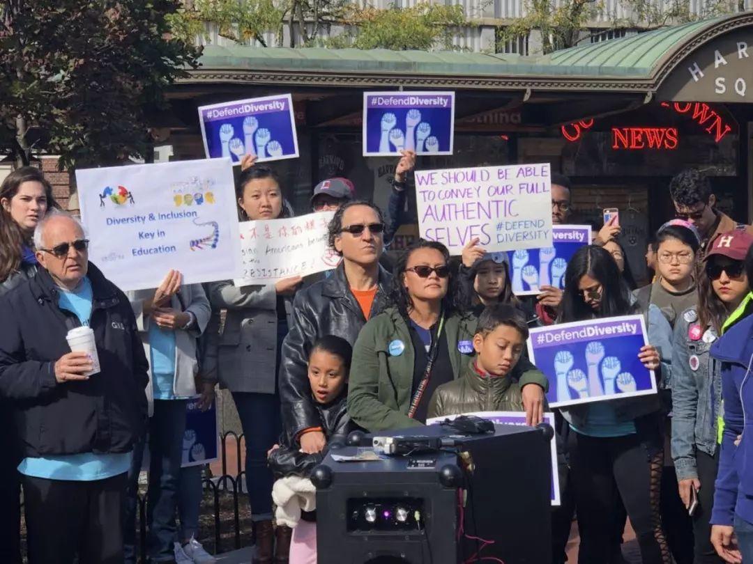 震撼！华人新生代主导支持哈佛多元化游行, 凝聚各族裔力量 | 图姐