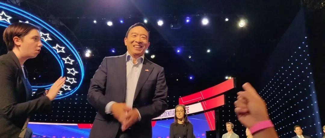 杨安泽精彩表现赢得好评，华裔资深政治活动家谈民主党辩论会