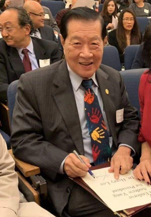 神探李昌钰博士为杨安泽竞选美国总统签名背书