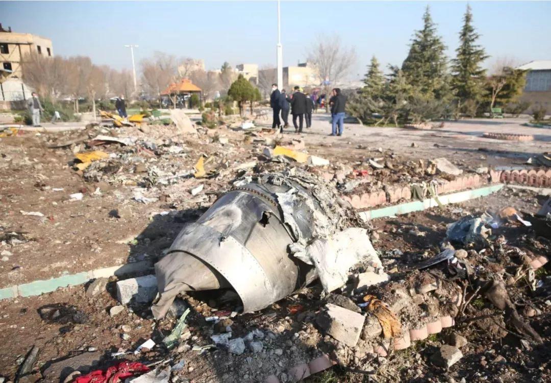 造成176人死亡的乌克兰客机坠毁事件应该由谁负责？| 今日美政