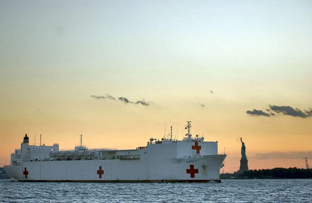 海军医疗船“安慰号”来到纽约，给860万人民带来希望